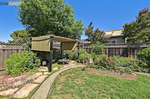 924 Brg Rd, San Leandro CA 94577-3805 exterior