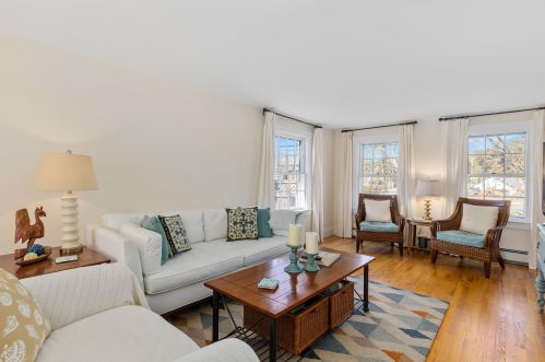 1359 Main St, Chatham MA 02633-2464 exterior