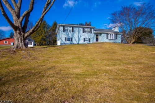 1 Mountain View Dr, Wantage NJ  07461-3032 exterior