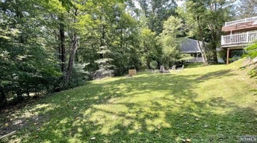 385 Stonetown Rd, Skyline Lakes NJ  07456-1308 exterior