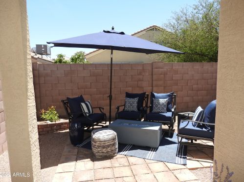 3041 Blackhawk Dr, Phoenix AZ 85050-4821 exterior