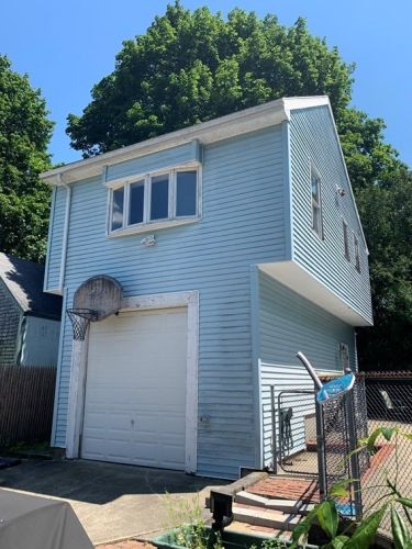 52 Chestnut St, Whitman, MA 02382-1302