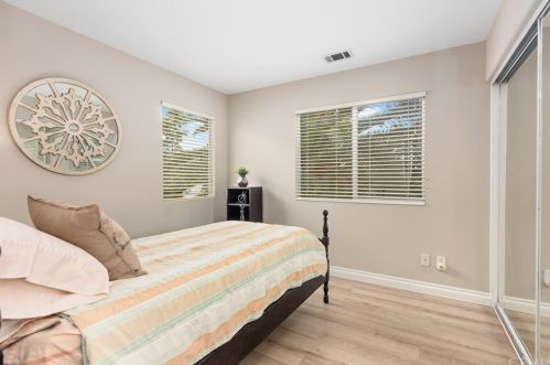 12 Bayfield, Irvine CA 92614-7907 exterior