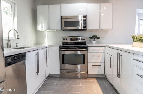 3018 Blackhawk Dr, Phoenix AZ  85050-4706 exterior