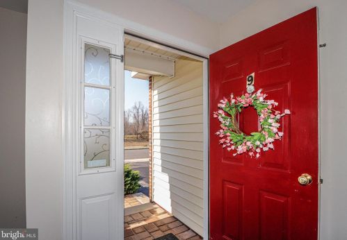 9 Canal Vw Dr, Trenton NJ 08648-1319 exterior