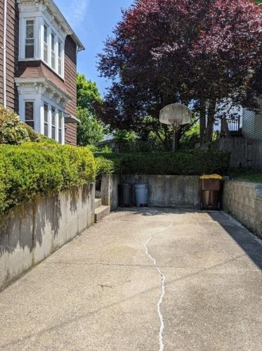 1007 Rock St, Fall River, MA 02720-3625