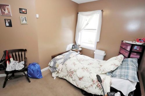 10 Viall St, New Bedford MA 02744-2505 exterior