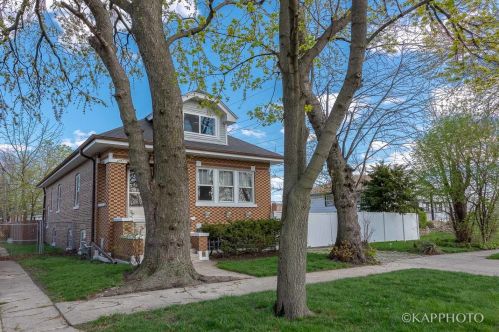 4615 Clinton Ave, Forest View, IL 60402-4313