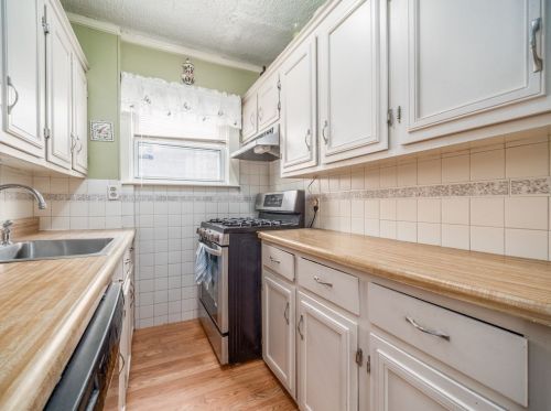 122 Clark St, New Bedford MA 02740-7023 exterior