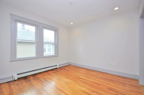 69 Town Hill St, Quincy MA 02169-6429 exterior