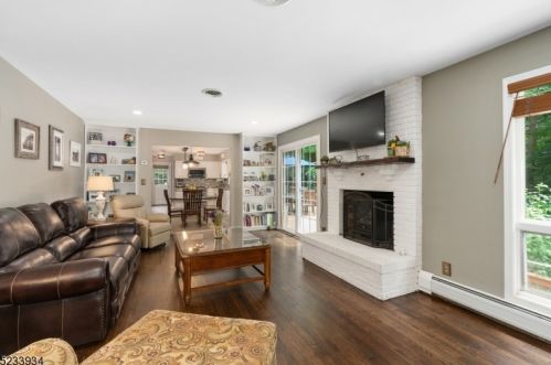 6 Cheshire Ln, Skyline Lakes NJ 07456-2743 exterior