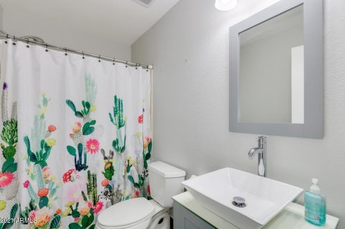 25801 65 Dr, Phoenix AZ 85033-1605 exterior