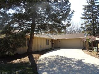 18330 Ledgeside Dr, Cleveland, OH 44136-3543