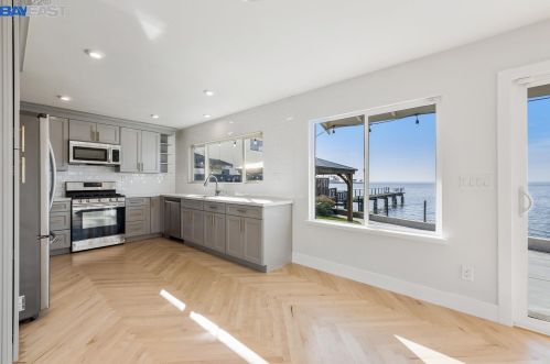 13095 Neptune Dr, San Leandro CA  94577-3130 exterior