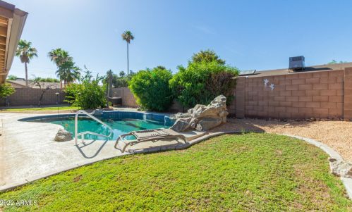 1826 Acoma Dr, Phoenix AZ 85032-4892 exterior