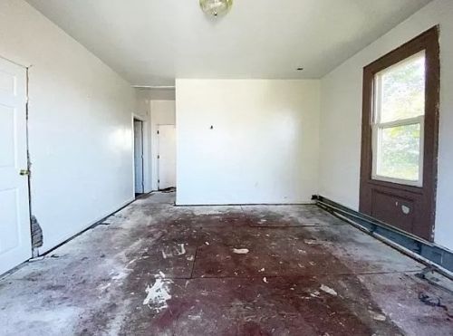 213 Weetamoe St, Fall River MA 02720-3829 exterior