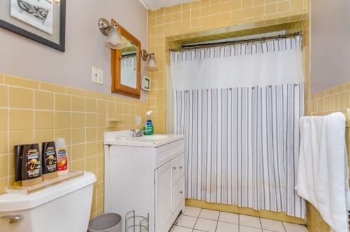 57 Gledhill Ave, Everett MA 02149-4049 exterior