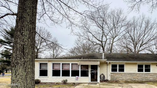 6 East Rd, Jackson Twp NJ 08527-2855 exterior