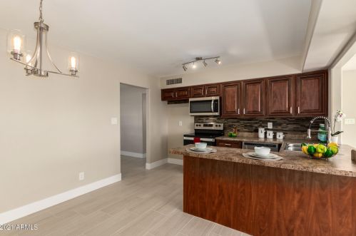 2337 Altadena Ave, Phoenix AZ 85028-1908 exterior