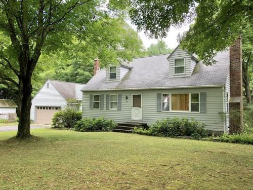 194 Amherst Rd, Amherst MA  01002-9751 exterior