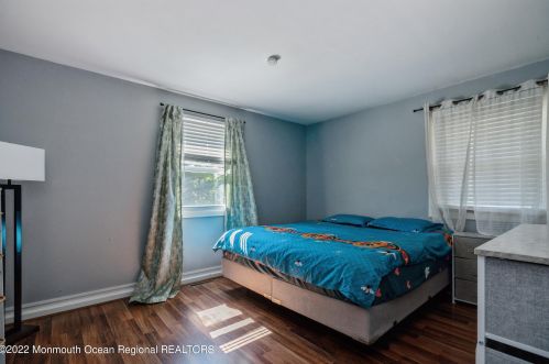 41 Holly Dr, West Deptford NJ 08096-3317 exterior