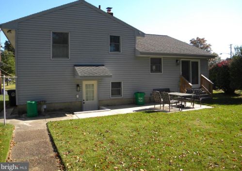 60 Holly Dr, West Deptford NJ  08096-3317 exterior