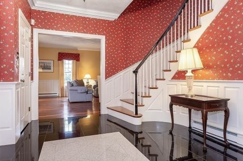 90 Countryside Ln, Milton MA 02186-4435 exterior