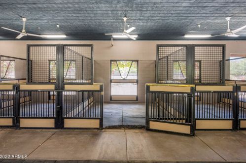 2020 Bethany Home Rd, Phoenix AZ 85014-2434 exterior