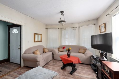 62 Lawrence St, Methuen MA  01844-4447 exterior