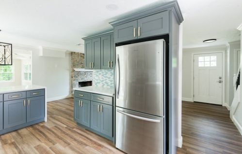 142 Donnellan Cir, Weymouth MA 02191-1762 exterior