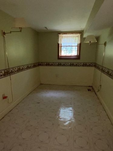 85 Leaf Ln, East Bridgewater MA 02333-1615 exterior