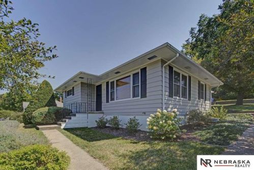 320 Maple St, Louisville, NE 68037-6077