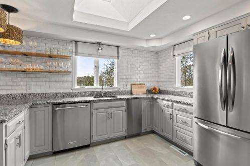 595 Riverview Dr, Chatham MA  02633-1117 exterior