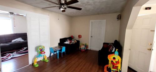 273 Purchase St, New Bedford MA 02740-5738 exterior