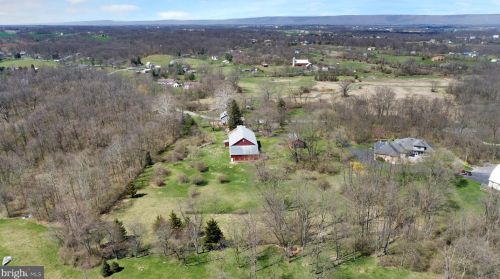 385 Springview Rd, Carlisle PA 17015-7411 exterior