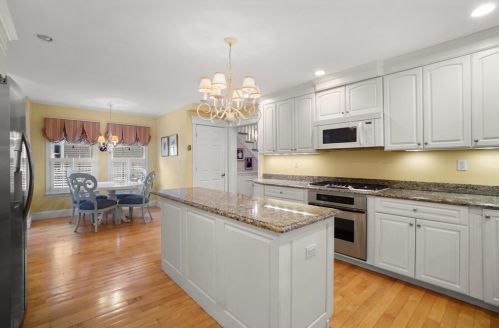 61 Village Ave, Dedham MA 02026-4209 exterior