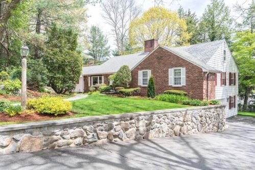 4 Kings Rd, Lynnfield, MA 01940-2226