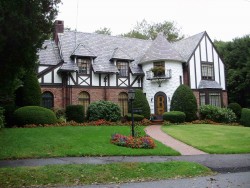 18 Gould Rd, Newton, MA 02468-2121