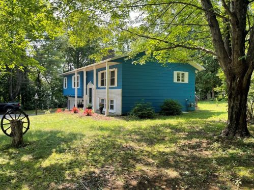 19 Brookfield Rd, North Brookfield MA  01535-1315 exterior