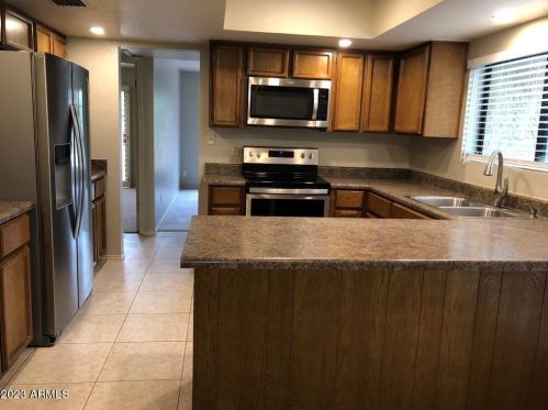 22 Butler Dr, Phoenix AZ 85051-4741 exterior