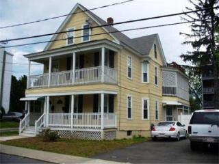 33 Wolcott St, Holyoke, MA 01040-3028
