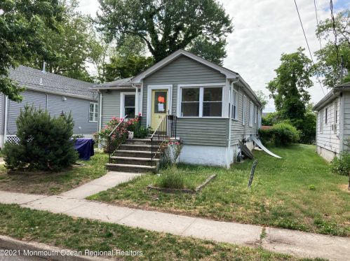 91 Bank St, Tinton Falls, NJ 07701-1306