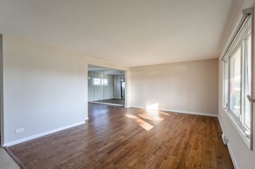 7044 Carol Ave, Niles, IL 60714-2124