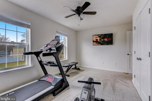 618 Schaeffer Ave, West Deptford NJ 08096-6631 exterior