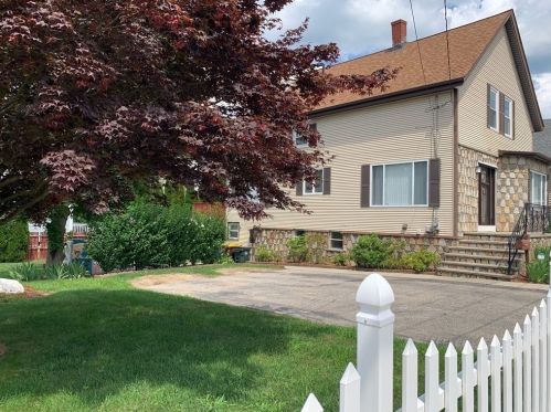 1120 New Boston Rd, Fall River, MA 02720-7520