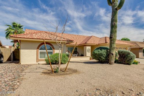 15221 42nd Pl, Phoenix AZ  85032-8117 exterior