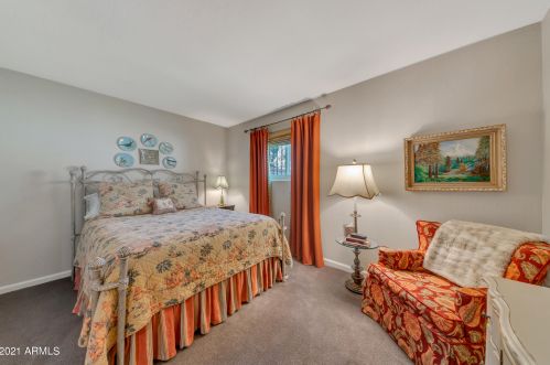 2542 42nd St, Phoenix AZ 85032-4729 exterior