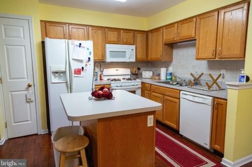 128 Mt Vernon Ct, West Deptford NJ 08096-6895 exterior