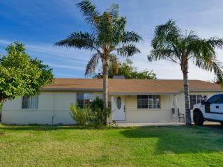 7421 Turney Ave, Phoenix, AZ 85033-2545