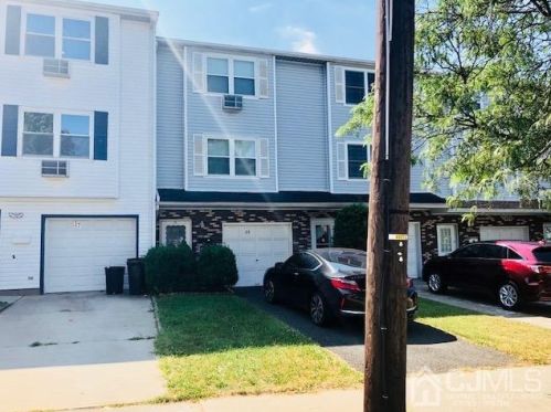 33 Larch St, Carteret NJ  07008-2470 exterior